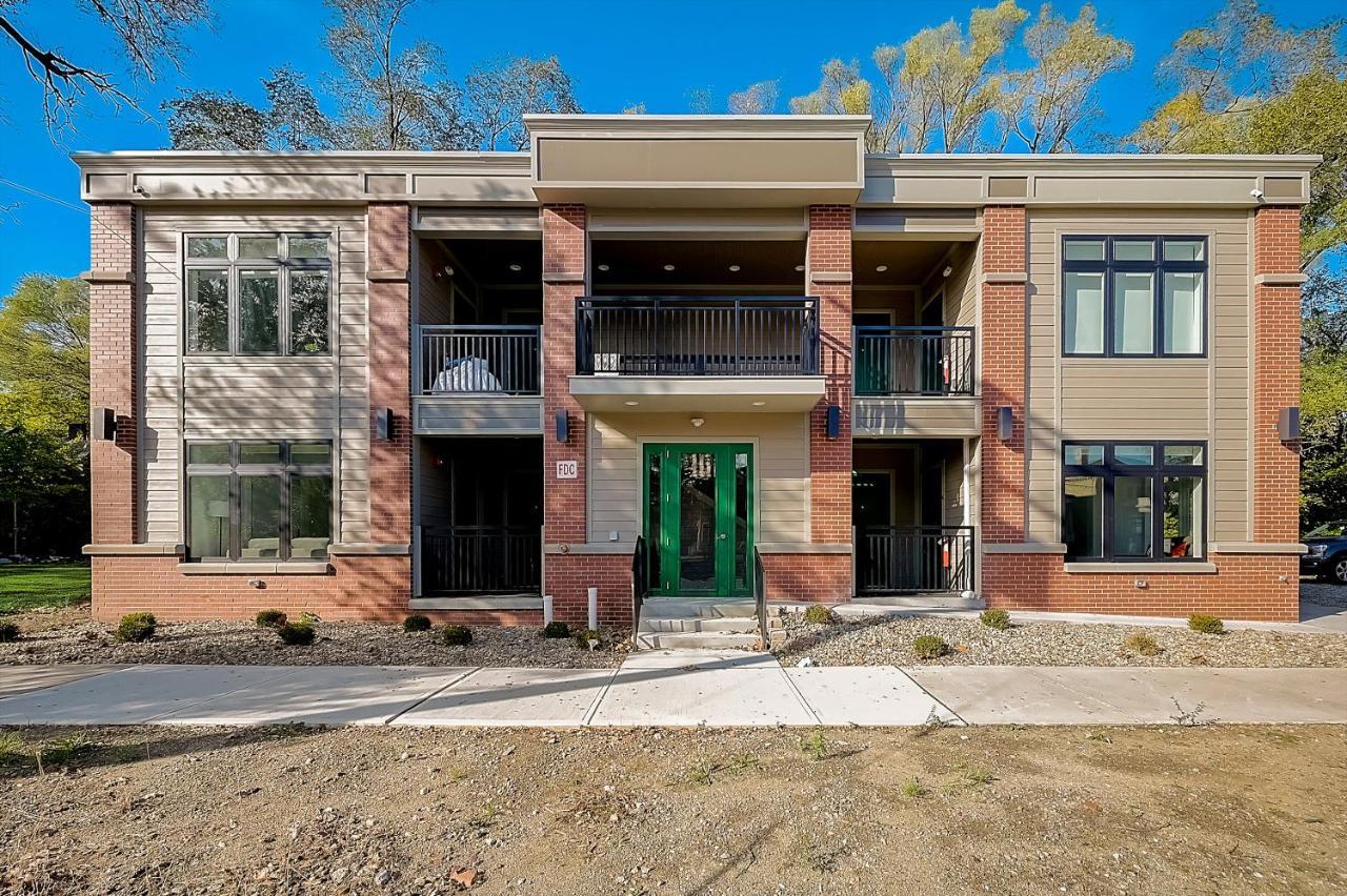 Frontdesk Tremont Oaks Micro Apts Cleveland Apartment Exterior photo